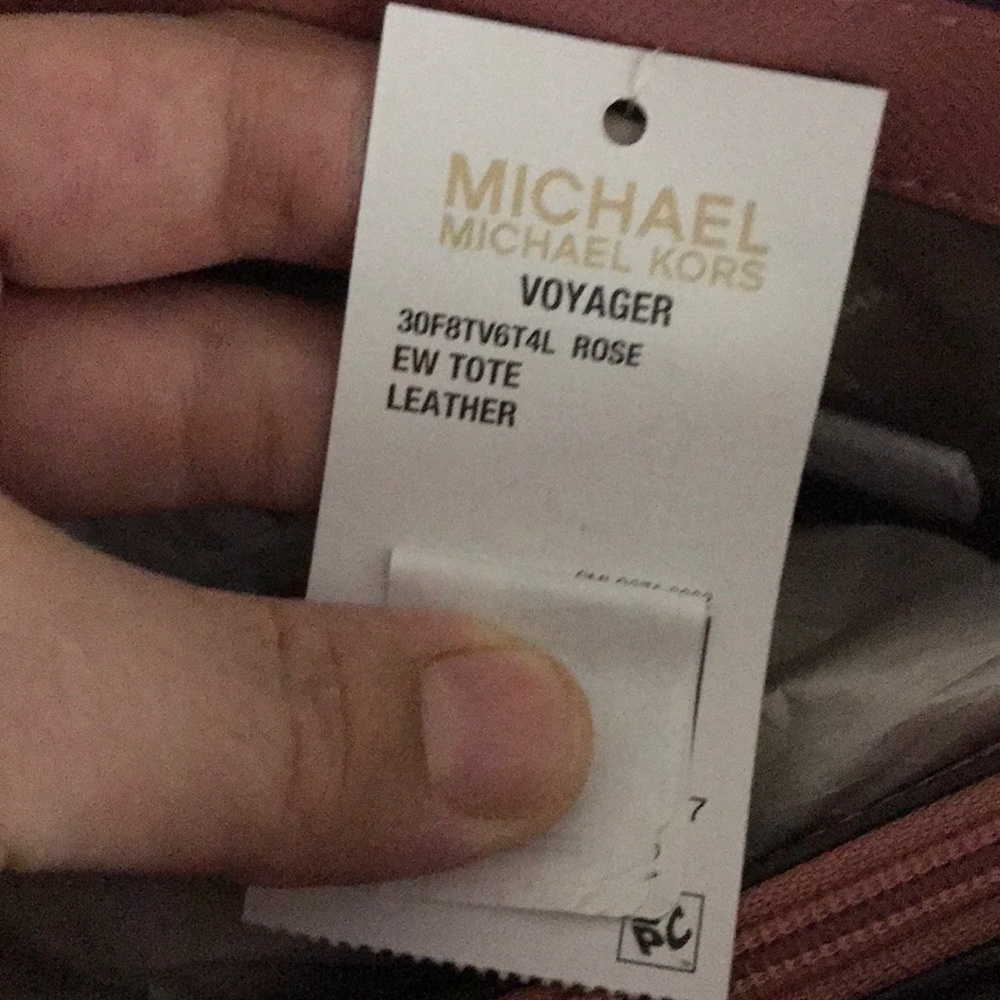 Firm❗️Michael Kors voyager tote shoulder bag - Picture 7 of 8